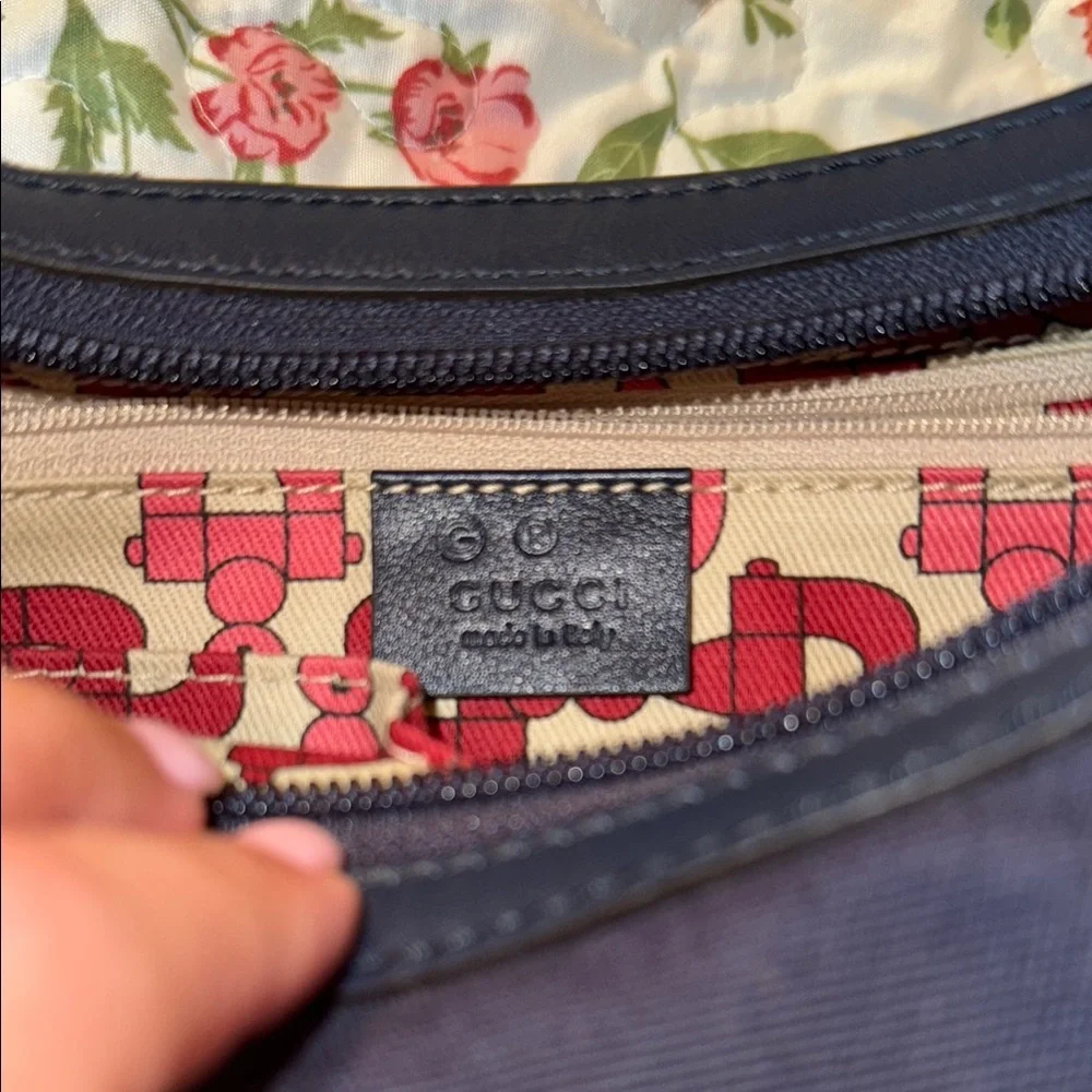 Gucci Hobo Cloth Handbag - Picture 3 of 6